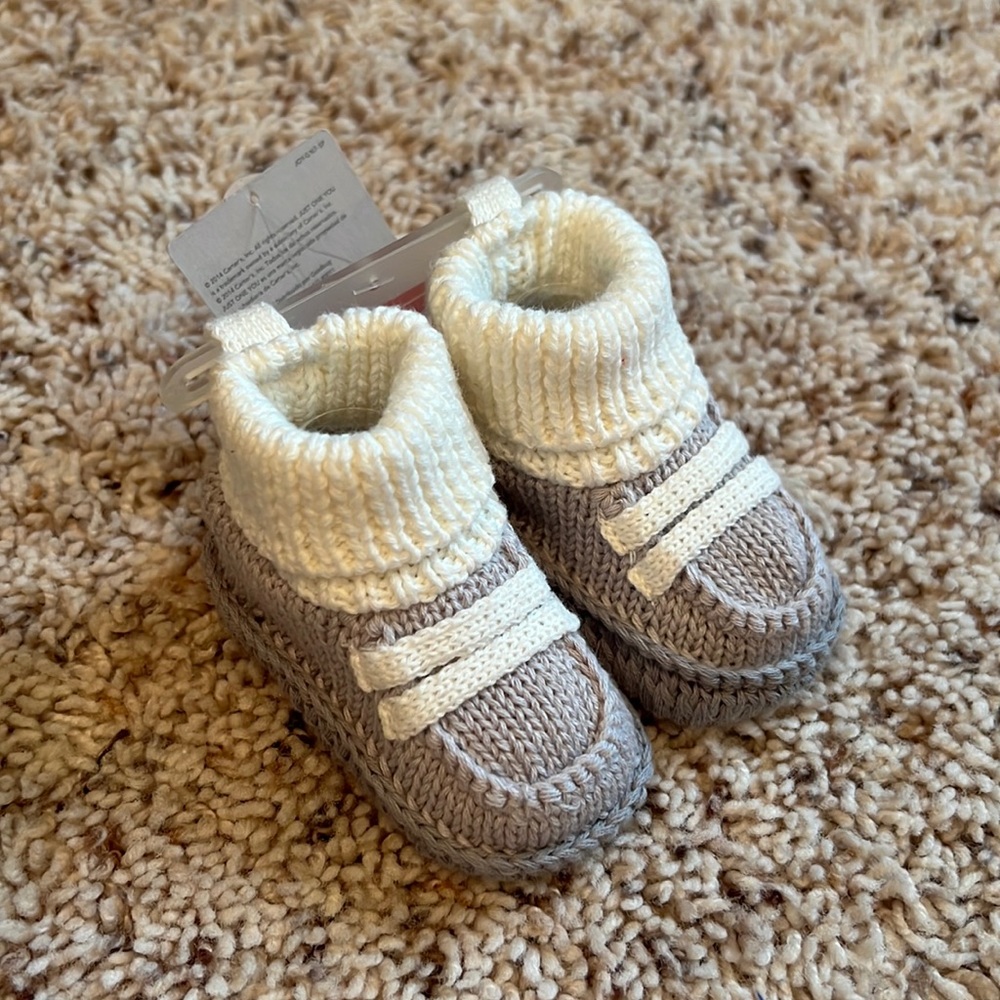 NWT Carter’s brand baby crochet shoes size Newborn